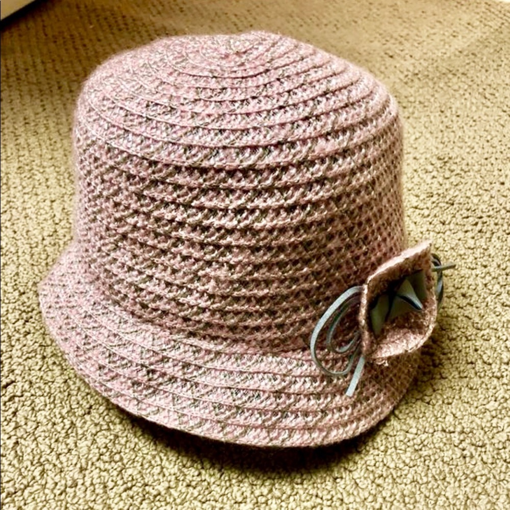NWOT gorgeous pink & gray August hat.